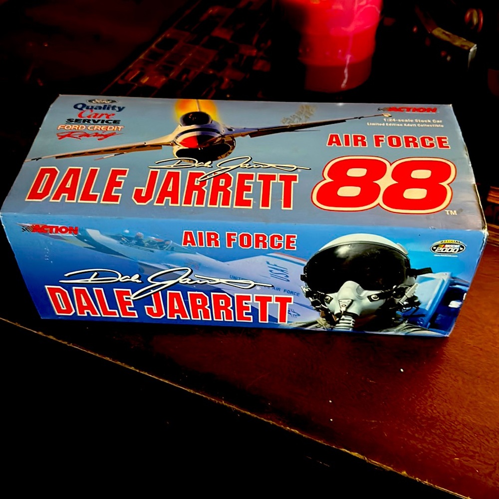 Dale Jarrett Air Force 1/24 scale die cast stick car Ford Credit Racing